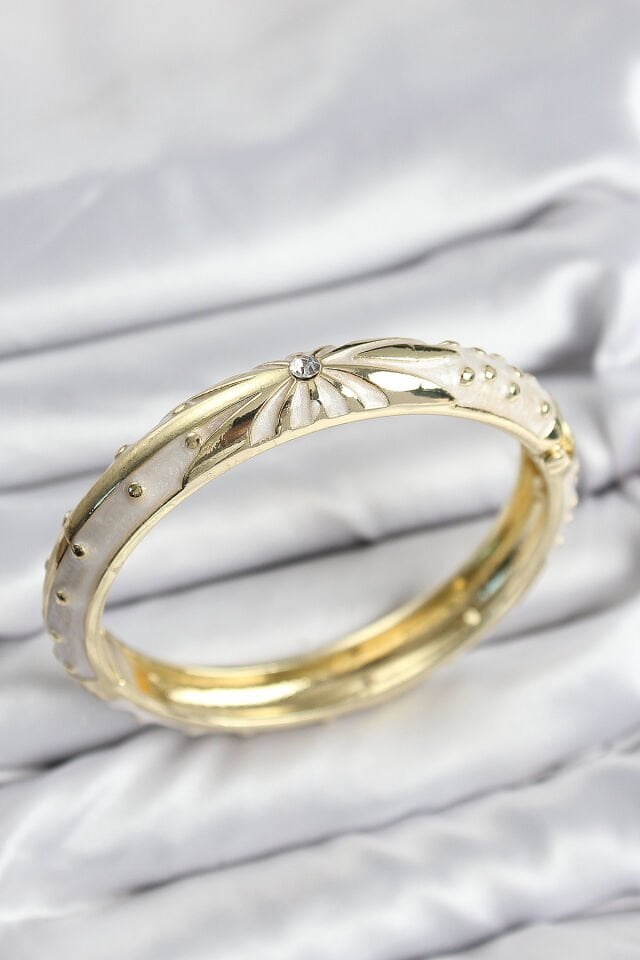 Mineli Pirinç Zirkon Taşlı Bej Desen Motifli Gold Kadın Kelepçe