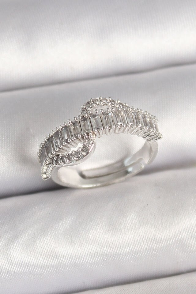 Pirinç Gümüş Renk Su Yolu Zirkon Taşlı Ayarlanabilir Model Kadın Yüzük