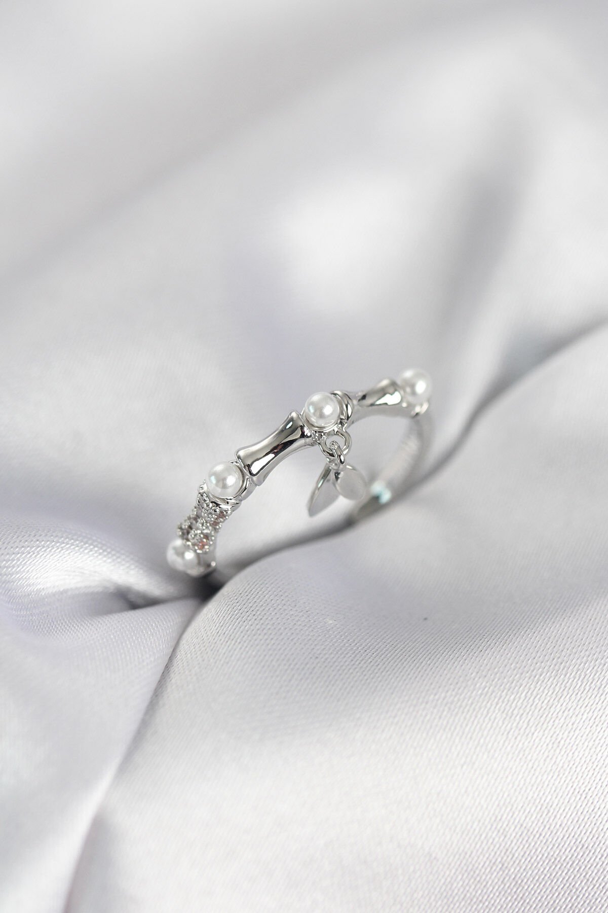 Gümüş Renk Sallantılı Kemik Model Kadın Yüzük