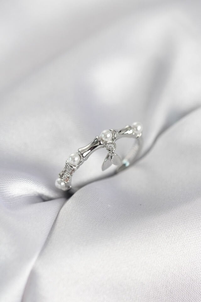 Gümüş Renk Sallantılı Kemik Model Kadın Yüzük