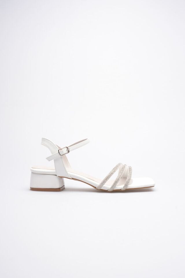 Kadın Beyaz Taş Detaylı Kalın Topuklu Şık Sandalet TR20MY26B