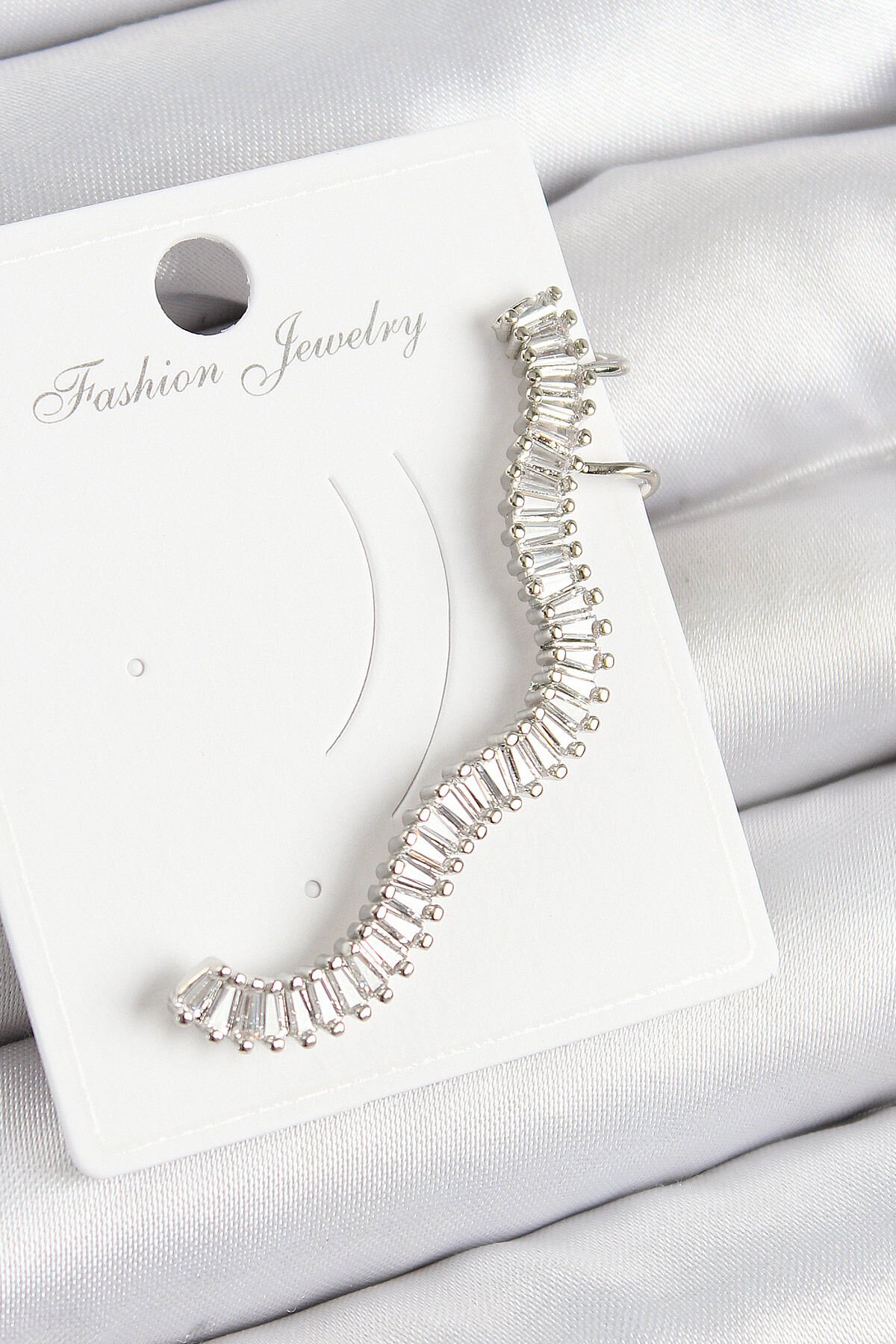 Pirinç Su Yolu Model Gümüş Renk Sağ Kıkırdak Küpe