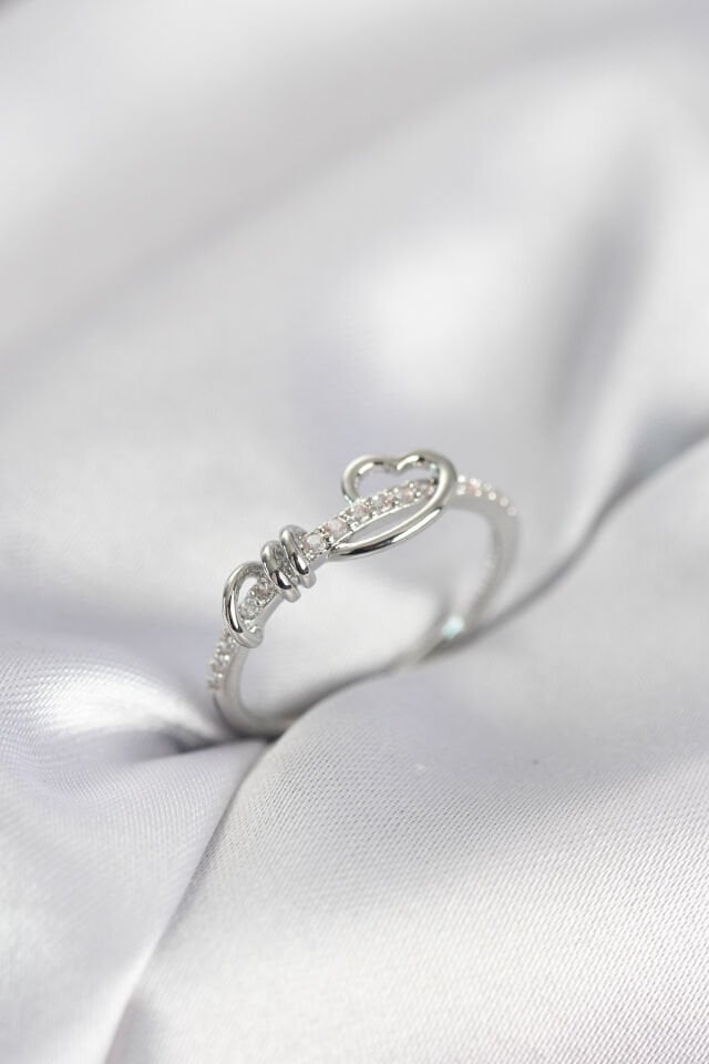 Sarmal Kalp Model Zirkon Taşlı Gümüş Renk Kadın Yüzük