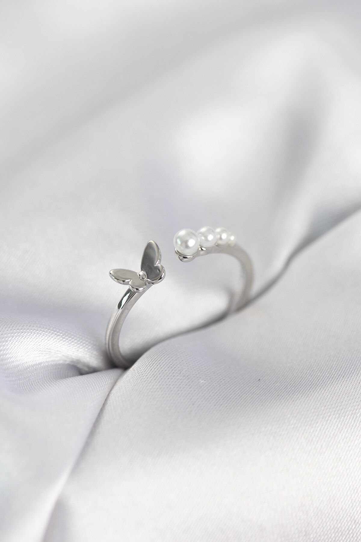 İncili Kelebek Model Gümüş Renk Pirinç Kadın Yüzük