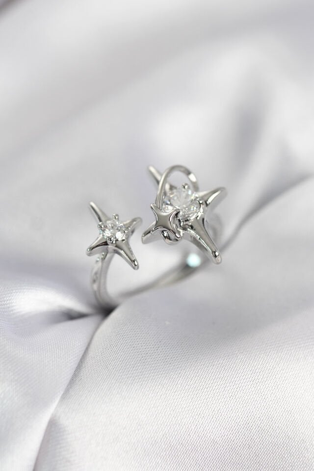 Gümüş Renk Kutup Yıldızı Model Zirkon Taşlı Kadın Yüzük