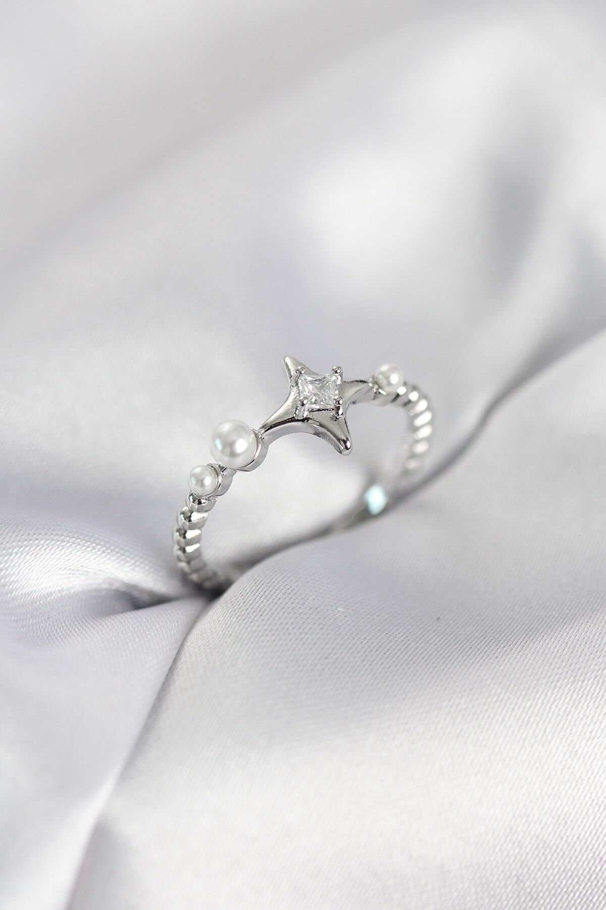 Minimal Kutup Yıldızı Model Zirkon Taşlı Gümüş Renk Kadın Yüzük