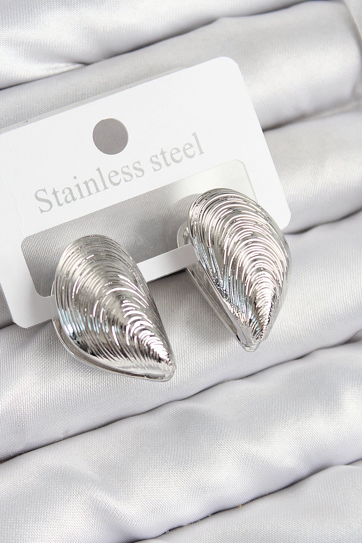 Pirinç İstiridye Model Gümüş Renk Kadın Küpe