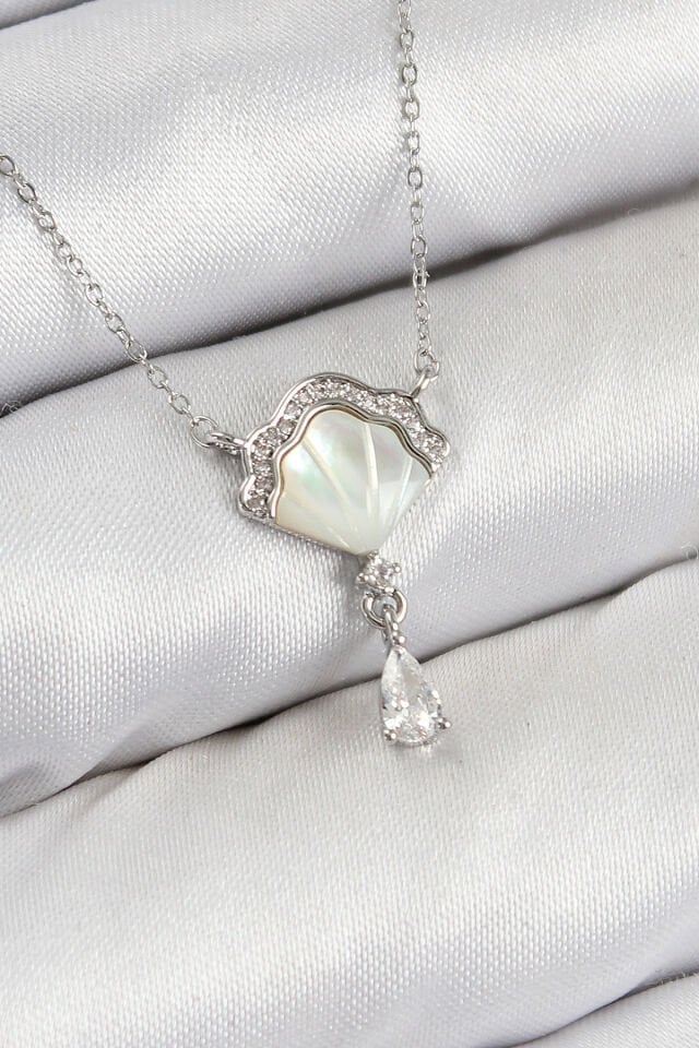 Pirinç Zirkon Taşlı İstiridye Model Gümüş Renk Kadın Kolye