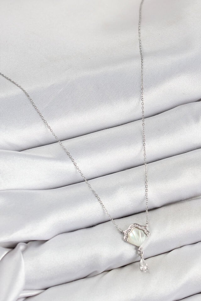 Pirinç Zirkon Taşlı İstiridye Model Gümüş Renk Kadın Kolye