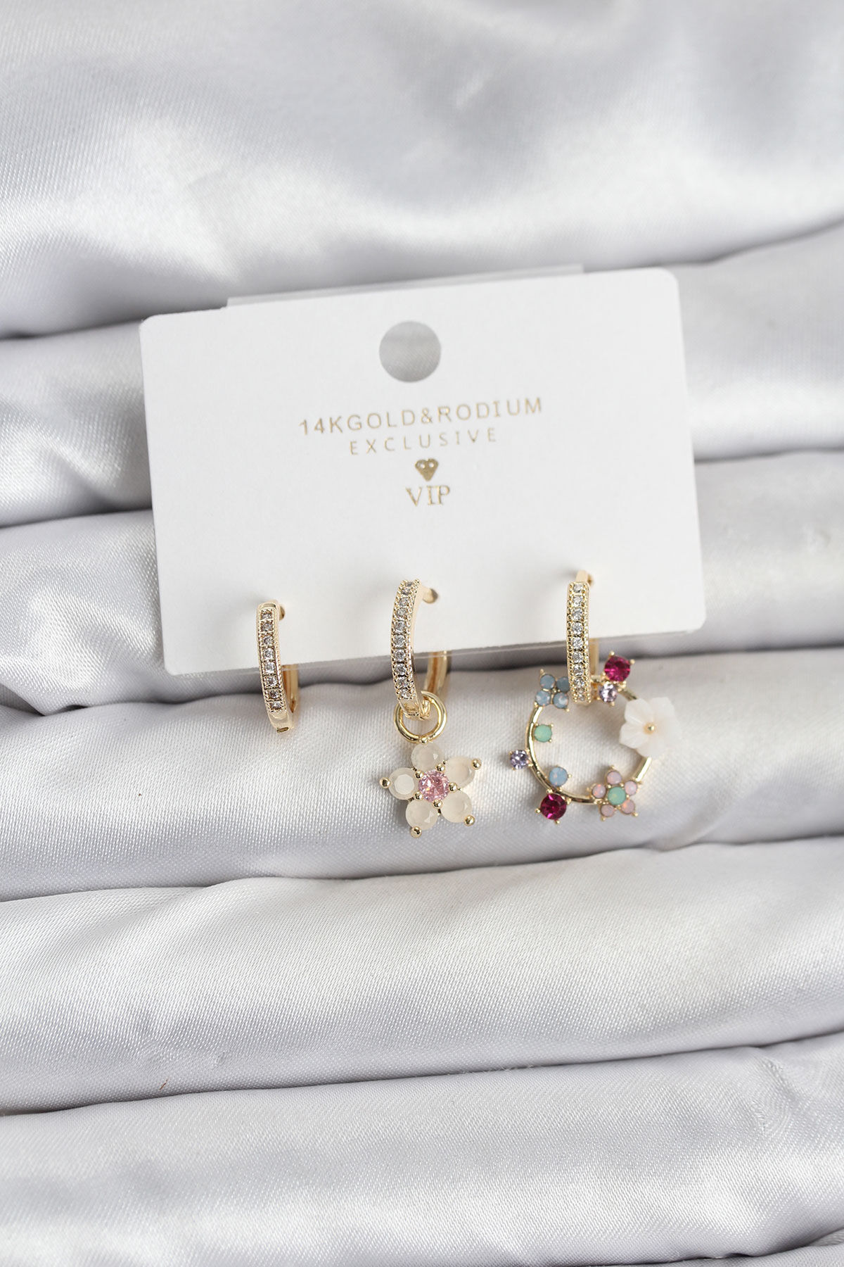 Çiçek Model Gold Renk Pirinç 3'lü Kadın Küpe Seti