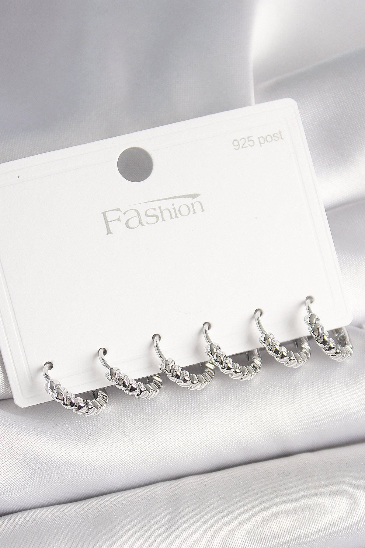 925 Ayar Gümüş Çivi Pirinç Gümüş Renk Kalp İşlemeli Halka Model Kadın Küpe Seti