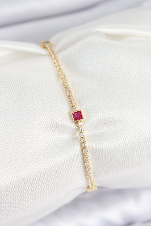 Pirinç Zirkon Taşlı Kare Model Gold Renk Kadın Bilekilk