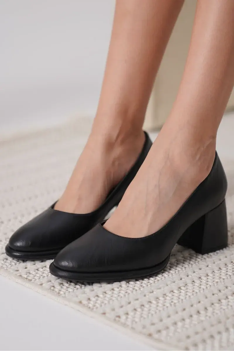 Siyah Cilt Kadın Stiletto TR18MS05C