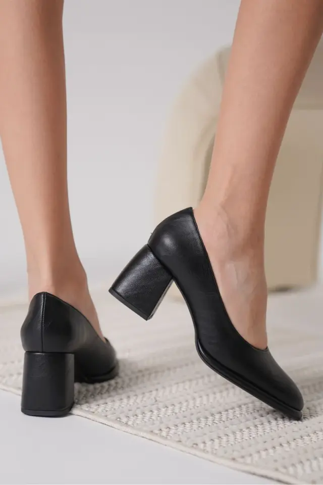 Siyah Cilt Kadın Stiletto TR18MS05C