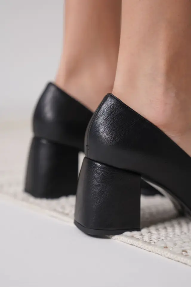 Siyah Cilt Kadın Stiletto TR18MS05C