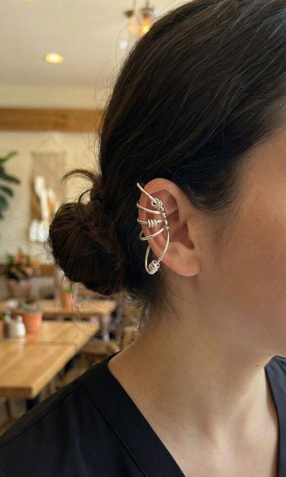 Pirinç Halkalı Model Gümüş Renk Kıkırdak Küpe