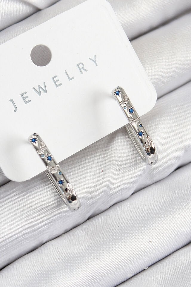 Pirinç Zirkon Taşlı Çiçek Desenli Model Gümüş Renk Kadın Küpe