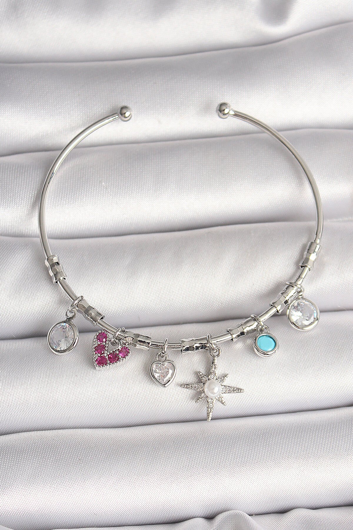 Pirinç Gümüş Renk Sallantı Zirkon Taşlı Kutup Yıldız Figür Kalp Detay Charm Kadın Bileklik