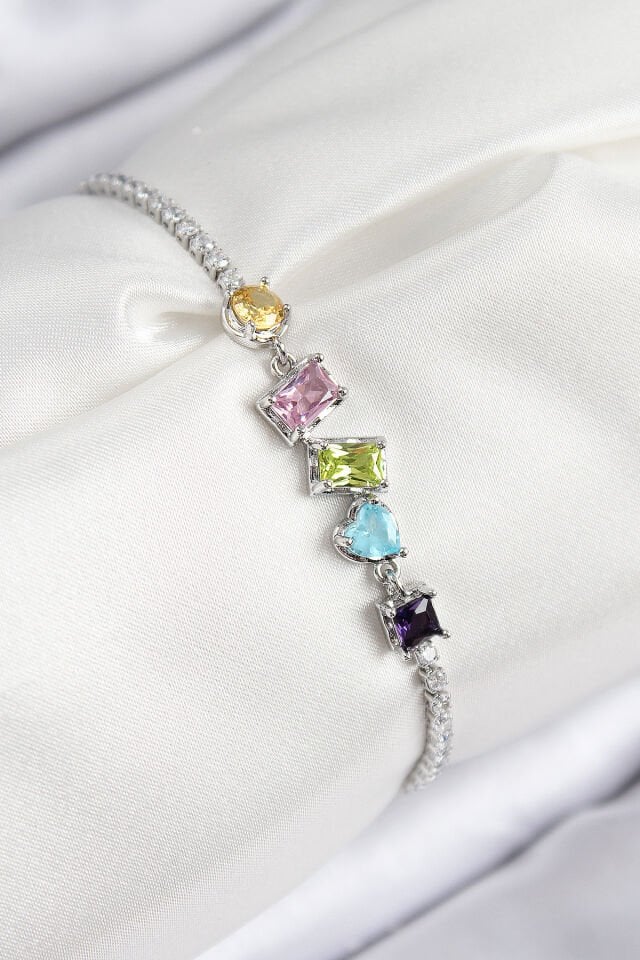 Pirinç Renkli Zirkon Taşlı Geometrik Model Gümüş Renk Kadın Bileklik