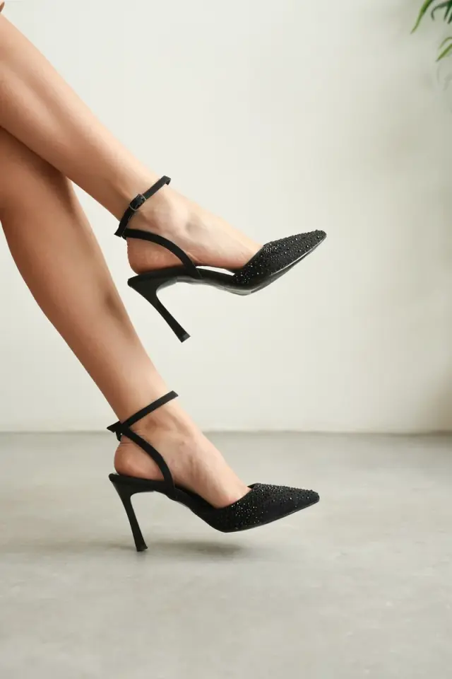 Kadın Siyah Taşlı Topuklu Ayakkabı TR08MS22A