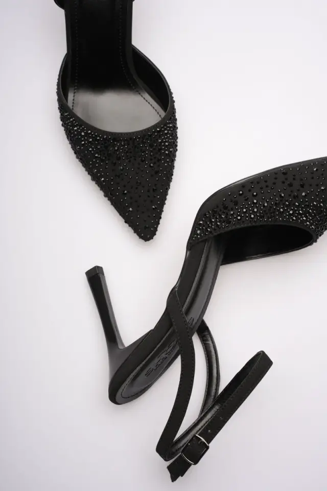 Kadın Siyah Taşlı Topuklu Ayakkabı TR08MS22A