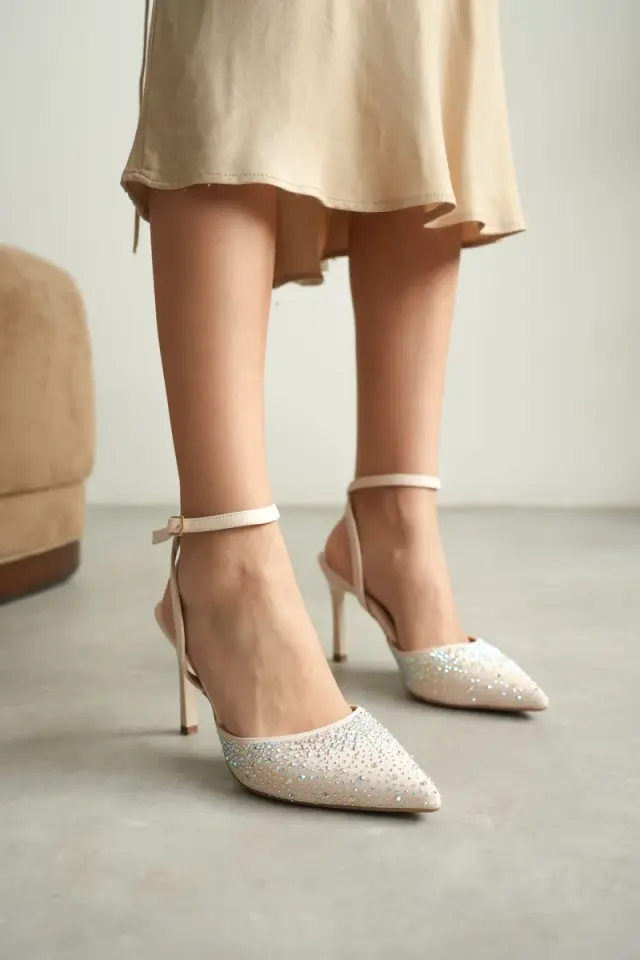 Kadın Bej Taşlı Topuklu Ayakkabı TR08MS22B