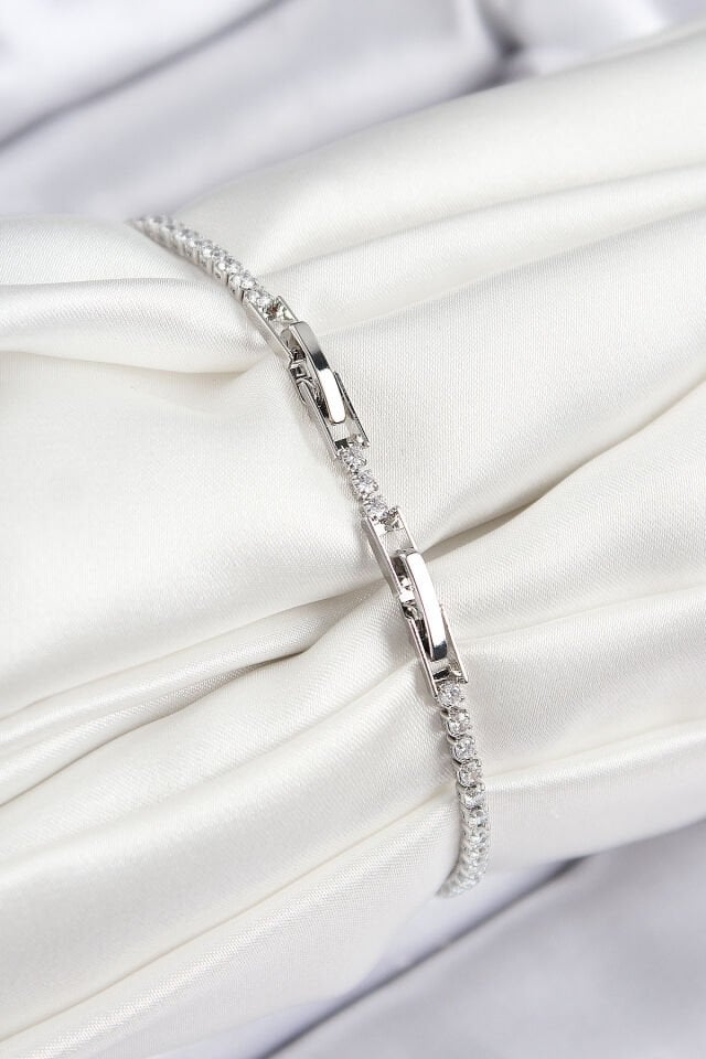 Pirinç Zirkon Taşlı Deniz Yıldızı Model Gümüş Renk Kadın Bileklik