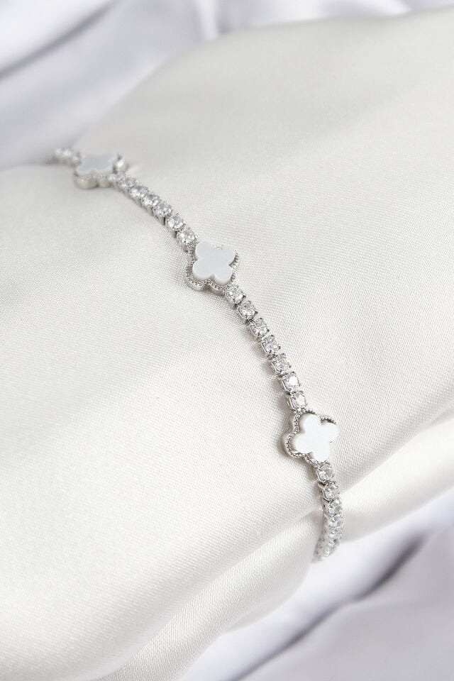 Pirinç Zirkon Taşlı Yonca Model Gümüş Renk Kadın Bileklik