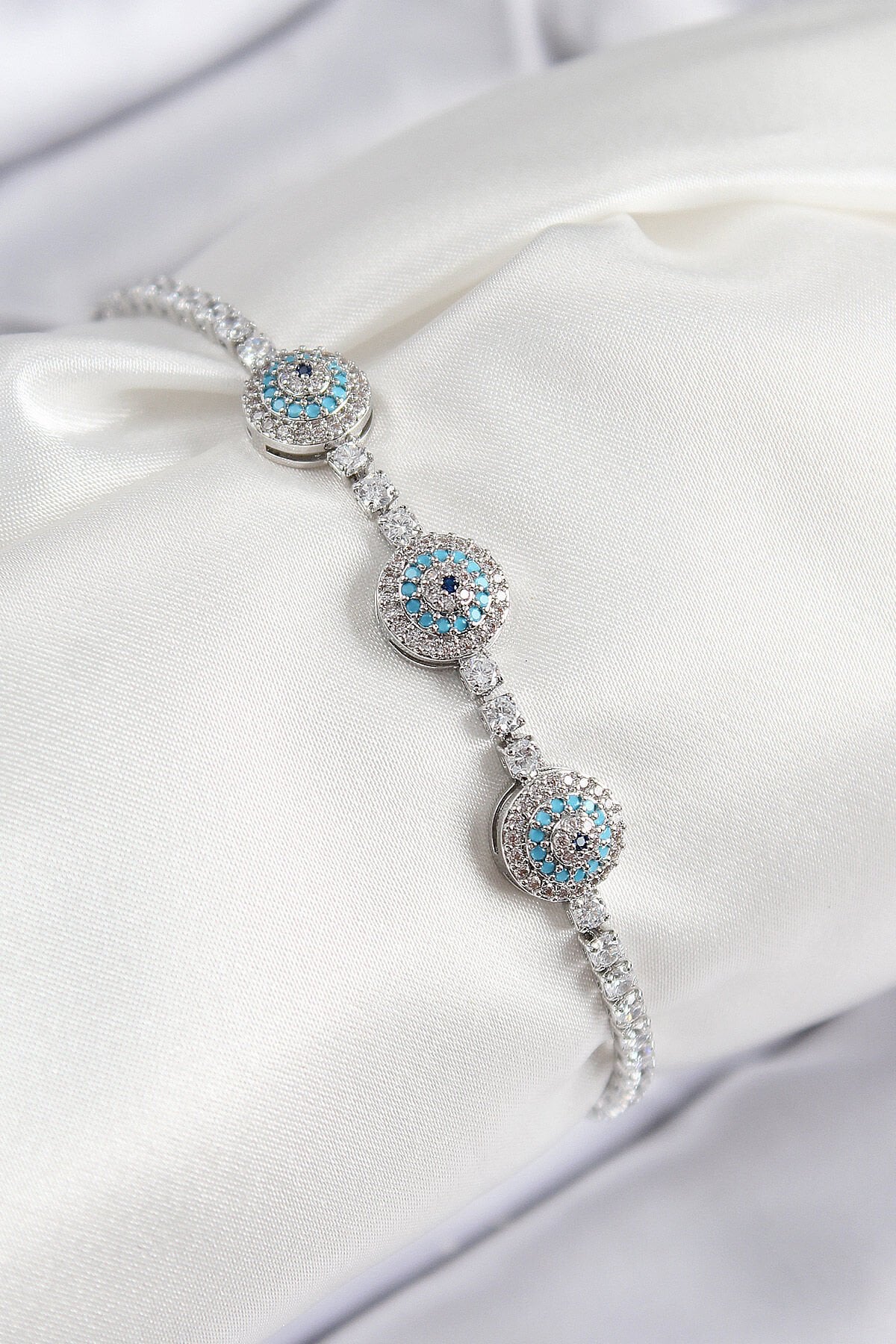 Pirinç Zirkon Taşlı Nazar Model Gümüş Renk Kadın Bileklik