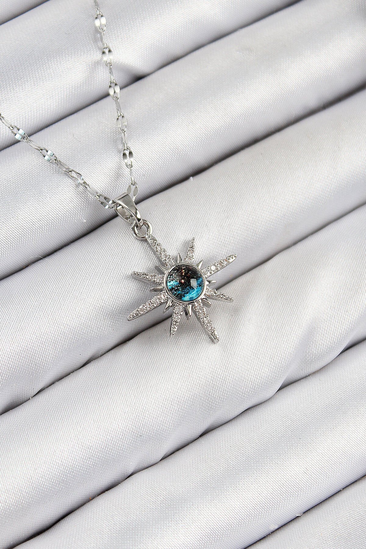 316L Çelik Zirkon Taşlı Kutup Yıldızı Model Gümüş Renk Kadın Kolye