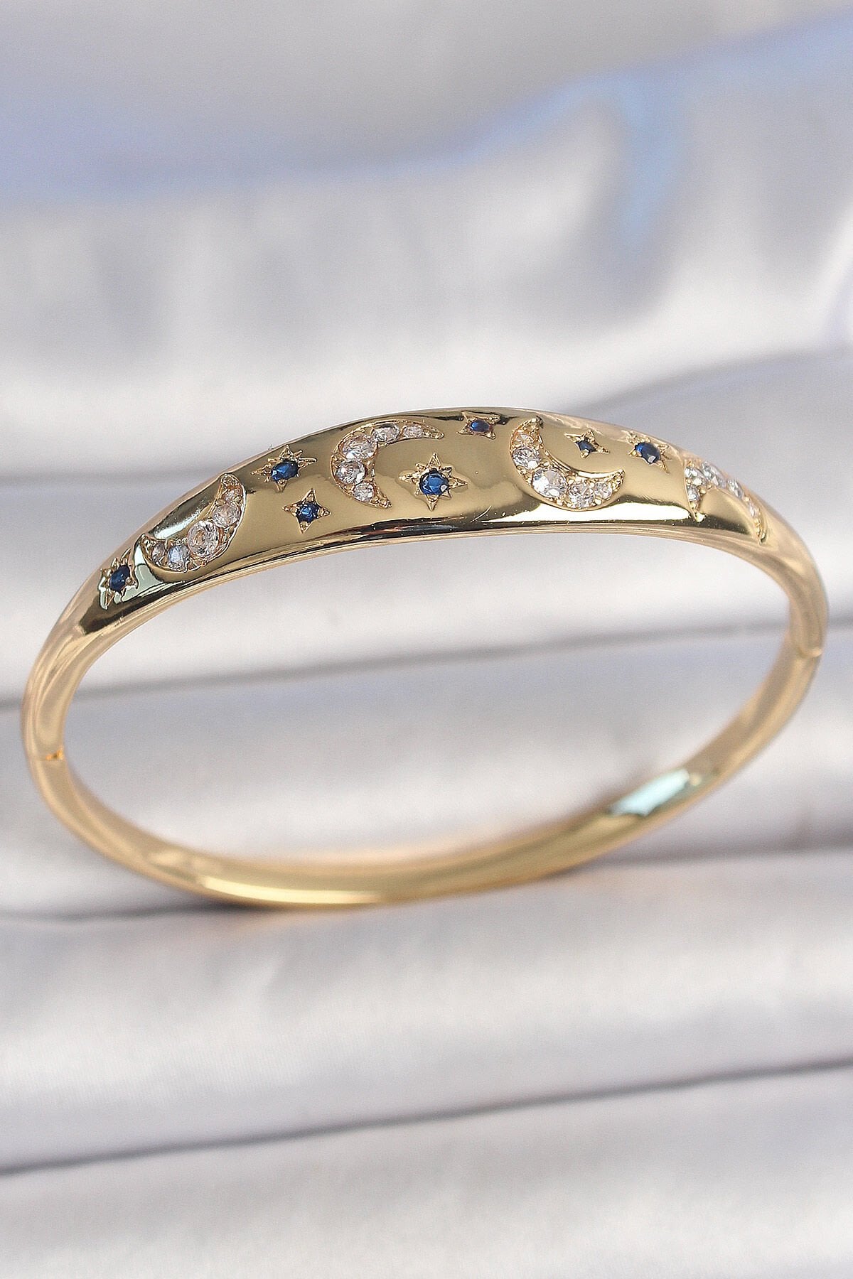 Pirinç Gold Renk Zirkon Taşlı Hilal İşleme Mavi Taşlı Yıldız Detay Kadın Kelepçe