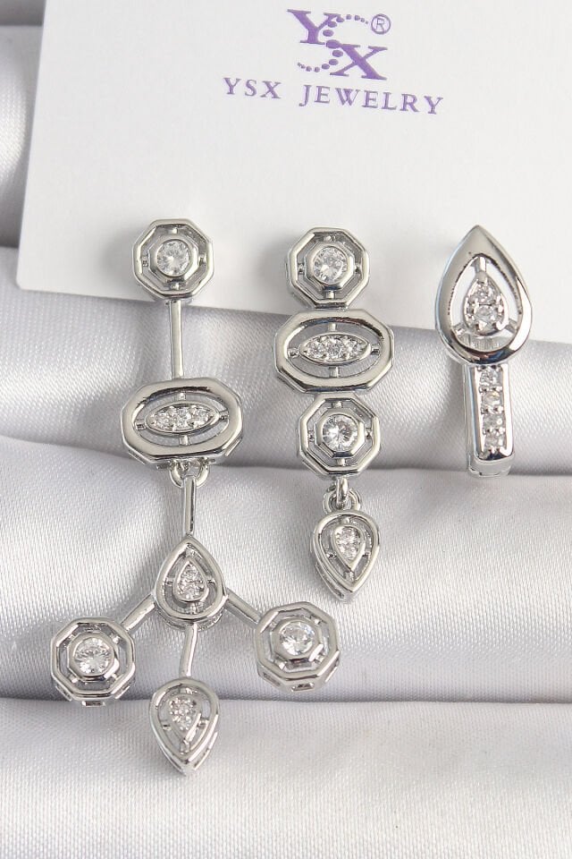 Pirinç Gümüş Renk Zirkon Taşlı Geometrik Model 3'Lü Kadın Kombin Küpe