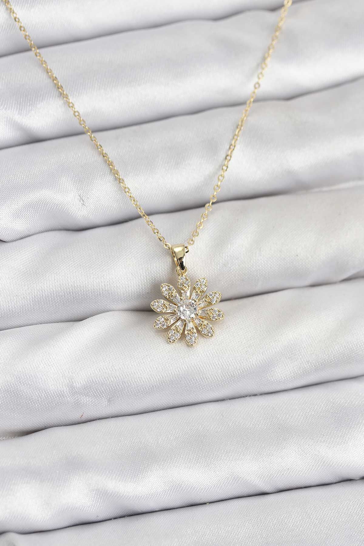 Pirinç Gold Renk Çiçek Model Kadın Kolye