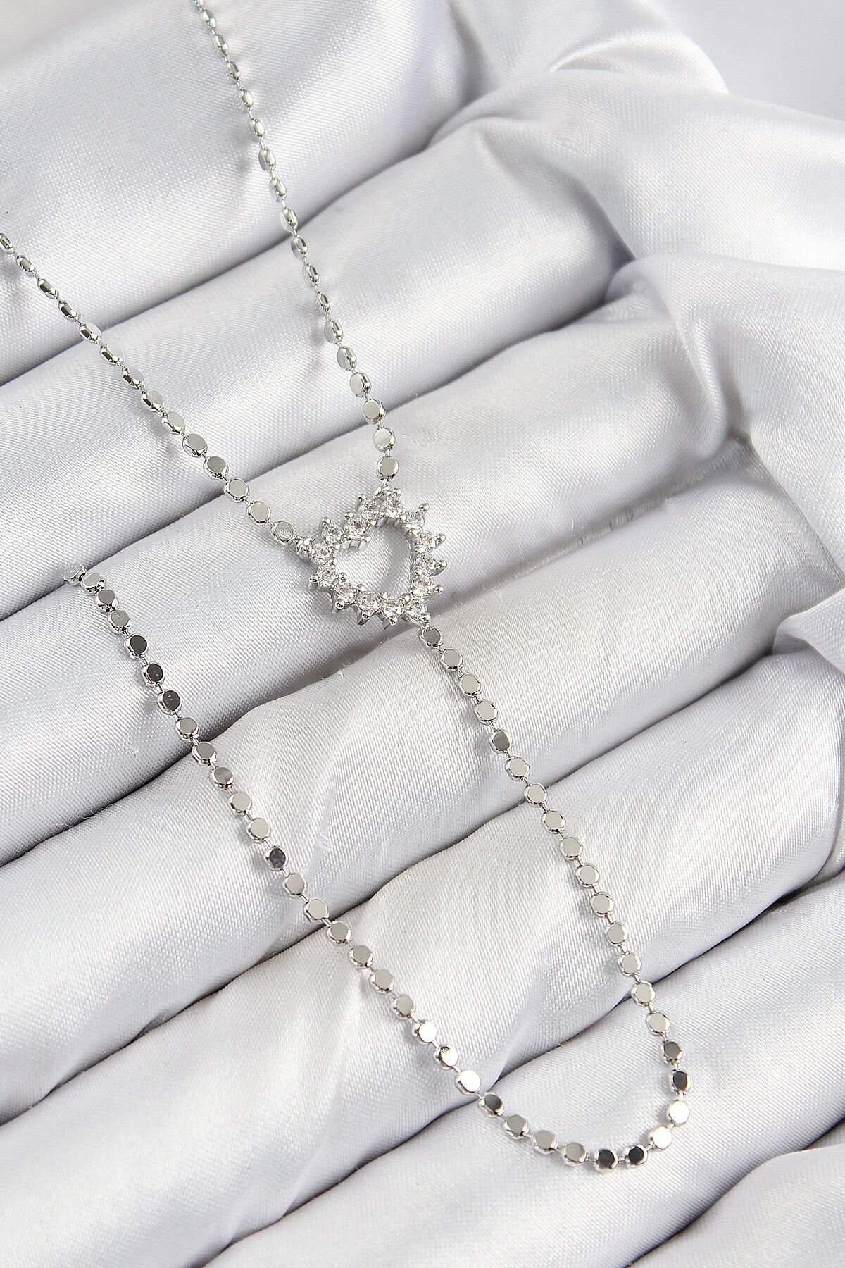 Pirinç Zirkon Taşlı Ezme Zincirli Kalp Model Gümüş Renk Y Kolye