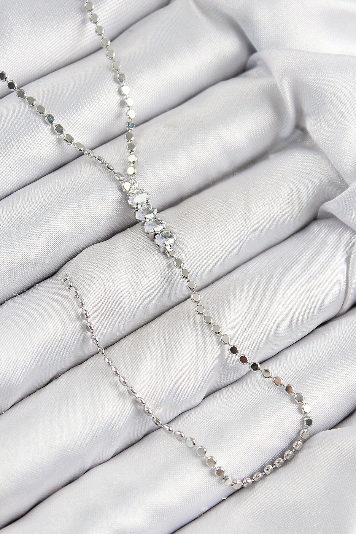 Pirinç Zirkon Taşlı Ezme Zincirli Model Gümüş Renk Y Kolye