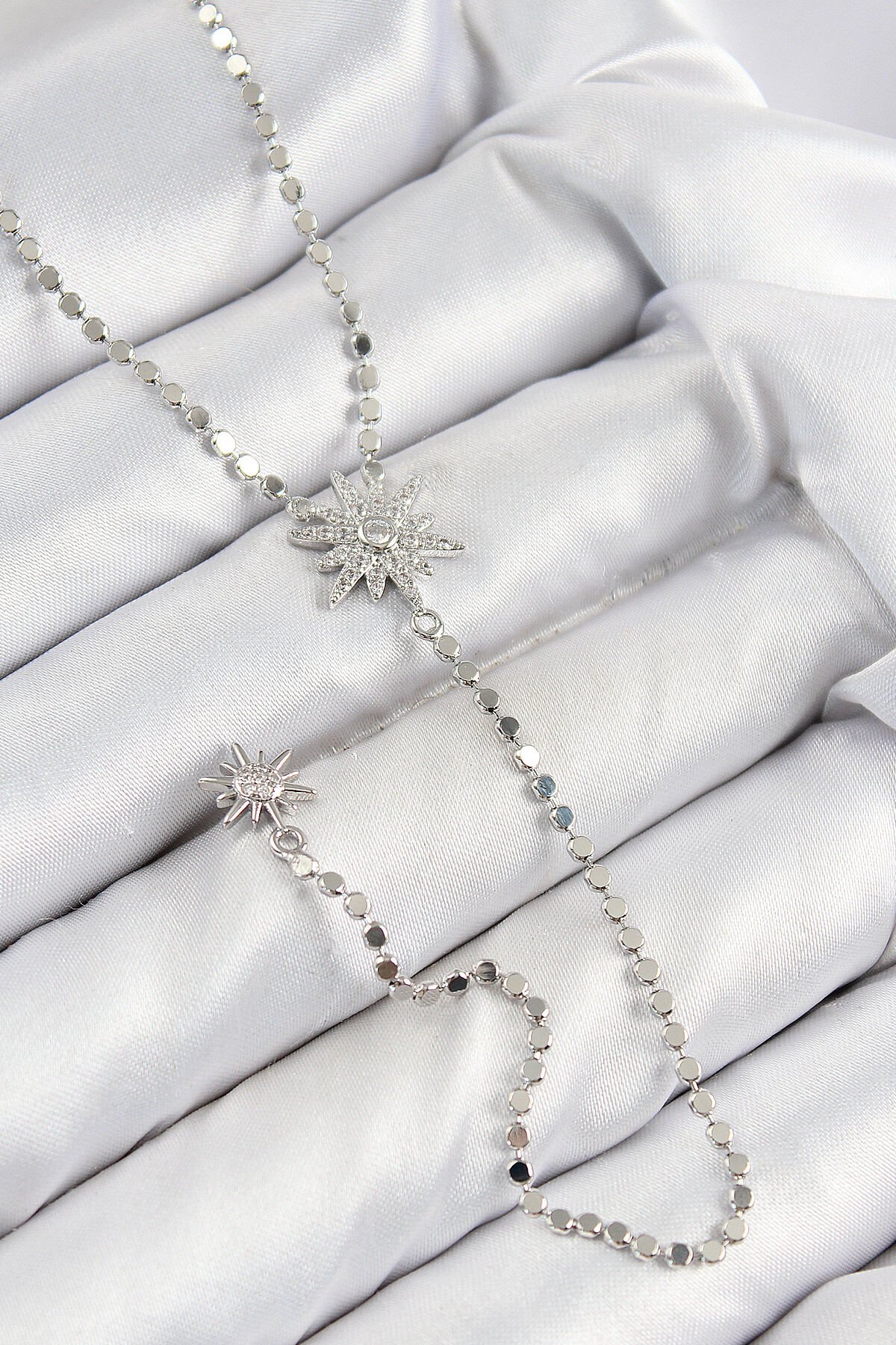 Pirinç Zirkon Taşlı Ezme Zincirli Kutup Yıldızı Model Gümüş Renk Y Kolye