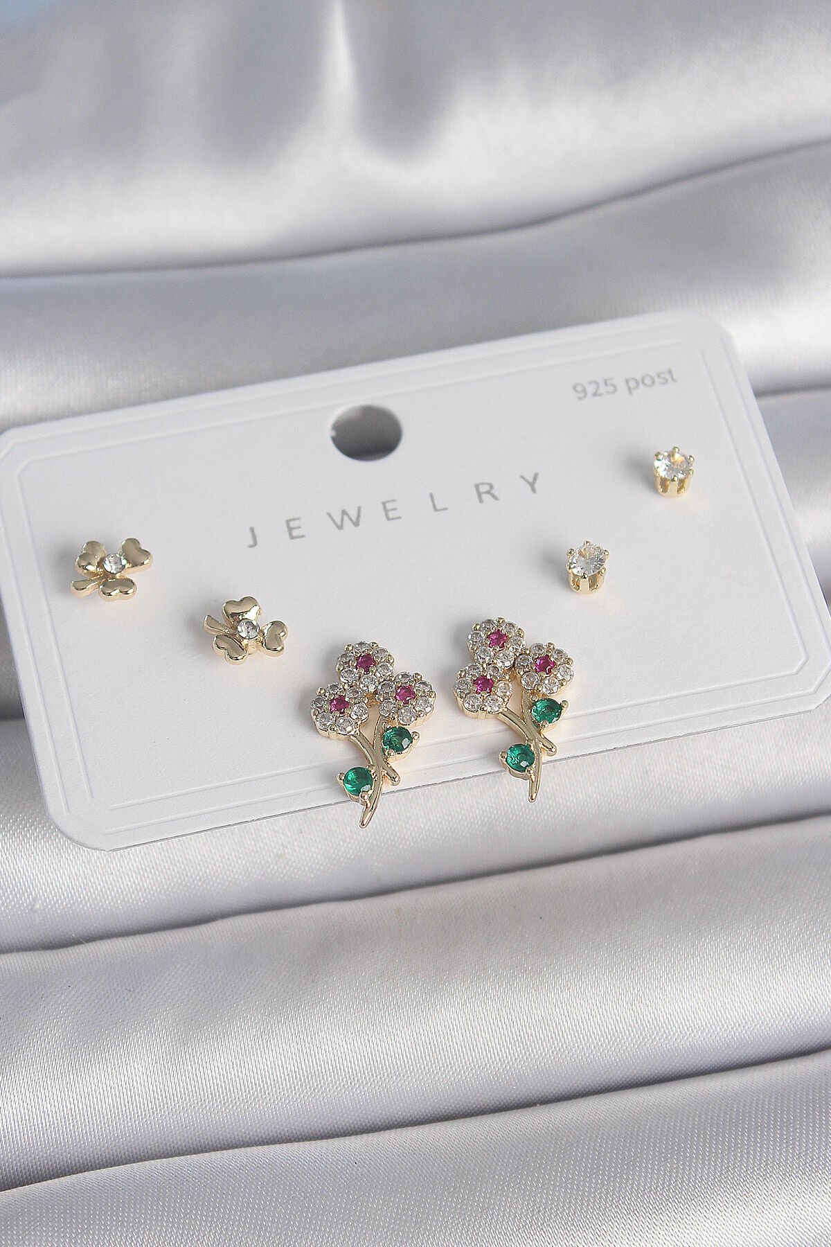 Pirinç Gold Renk Renkli Zirkon Taşlı Çiçek Model Yaprak Detay 925 Ayar Gümüş Çivi Kadın Küpe Seti