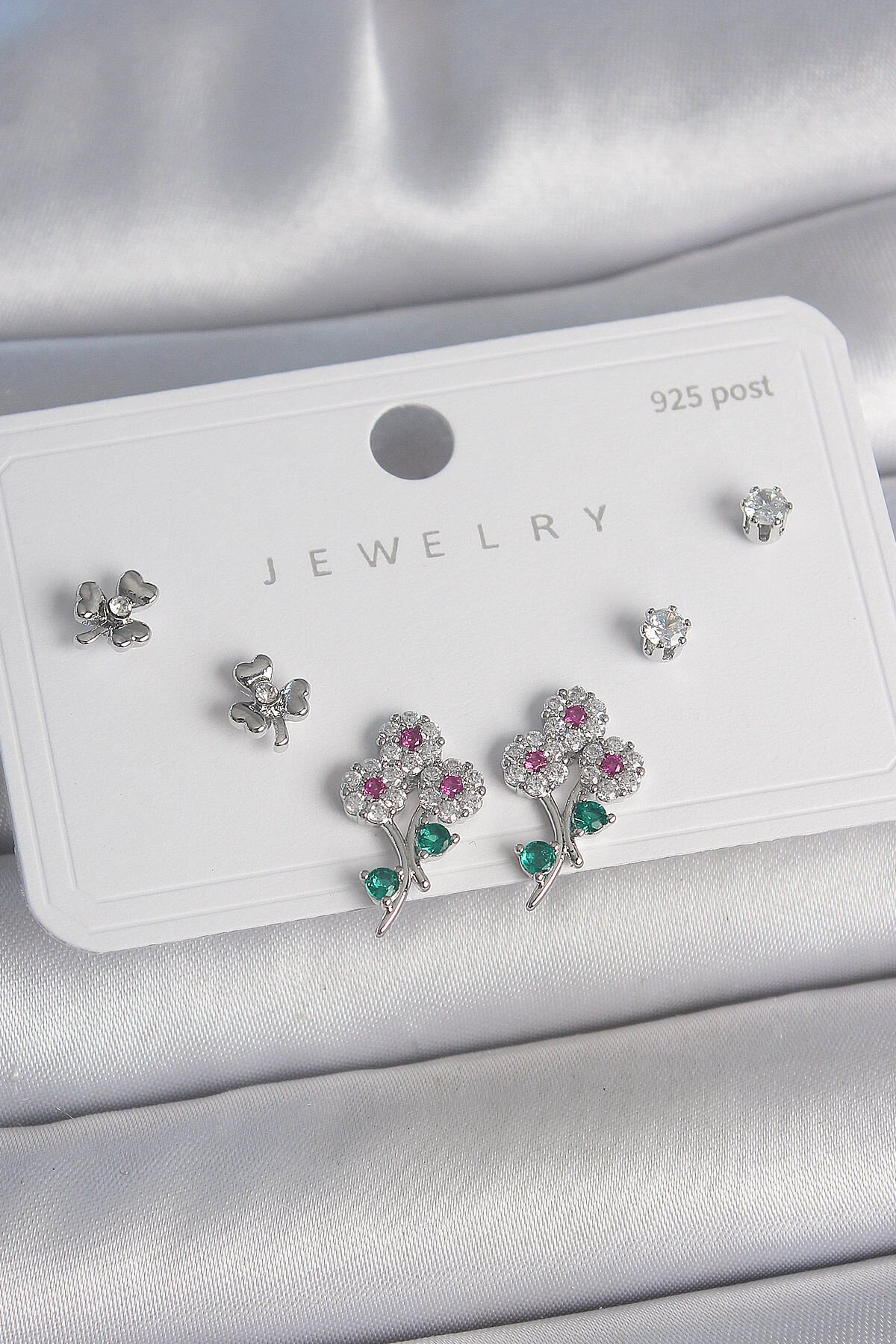 Pirinç Gümüş Renk Renkli Zirkon Taşlı Çiçek Model Yaprak Detay 925 Ayar Gümüş Çivi Kadın Küpe Seti