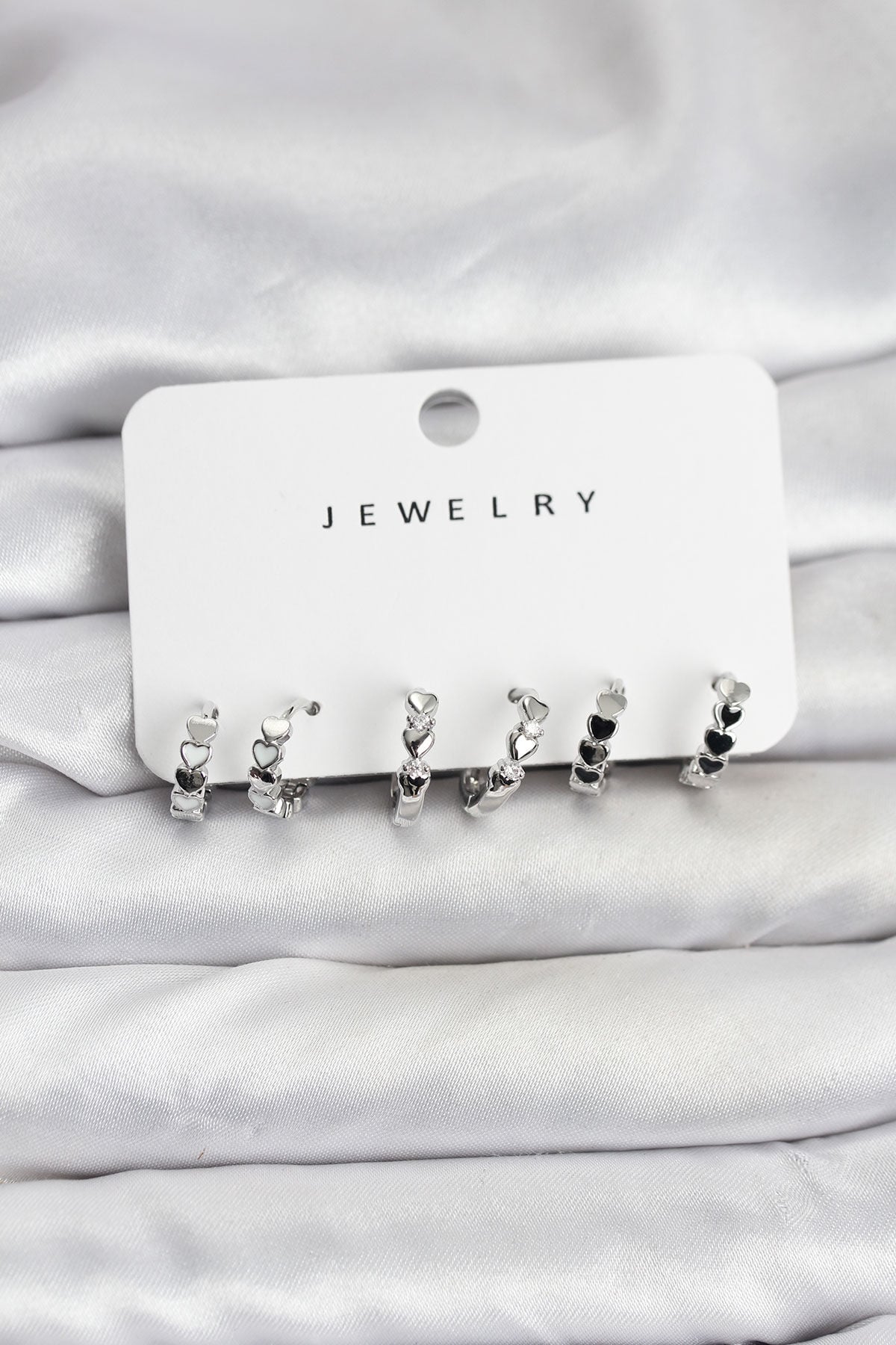 Gümüş Renk Pirinç Minimal Kalp Detaylı Kadın Küpe Seti