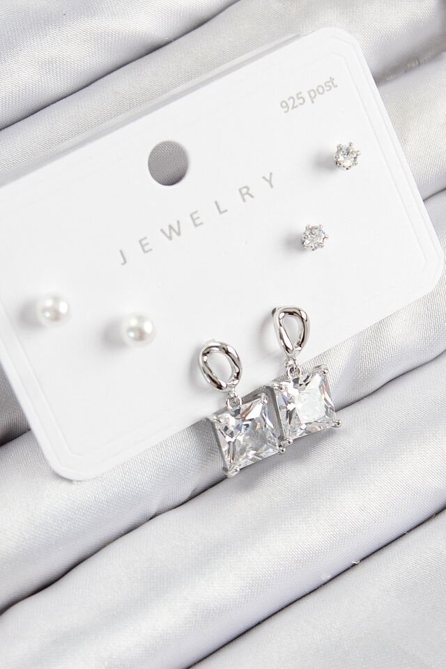 Pirinç Zirkon Taşlı Sallantılı Kare Model Gümüş Renk 925 Ayar Gümüş Çivi Kadın Küpe Set