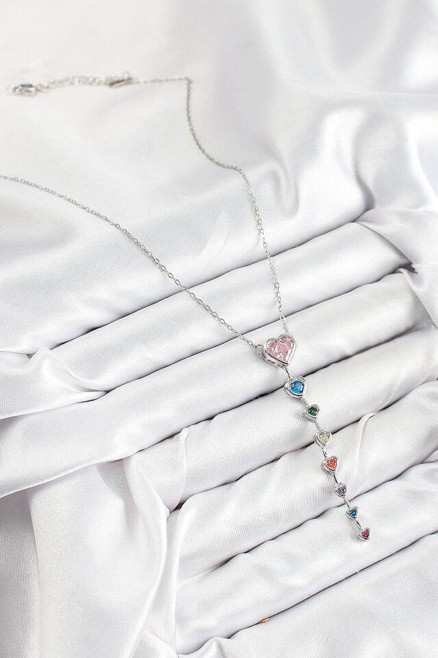 Pirinç Renkli Zirkon Taşlı Kalp Model Gümüş Renk Kadın Y Kolye