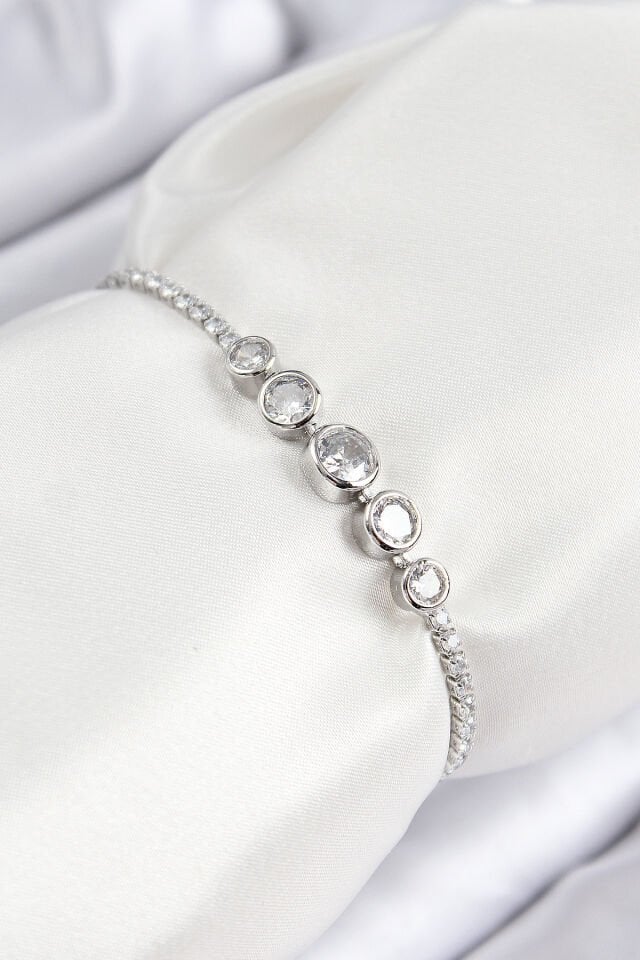 Pirinç Zirkon Taşlı Sıralı Daire Model Gümüş Renk Asansörlü Kadın Bileklik