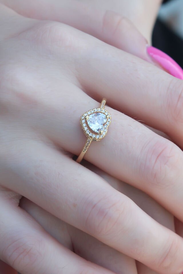 Gold Renk Zirkon Taşlı Kalp Model Charm Pirinç Kadın Yüzük