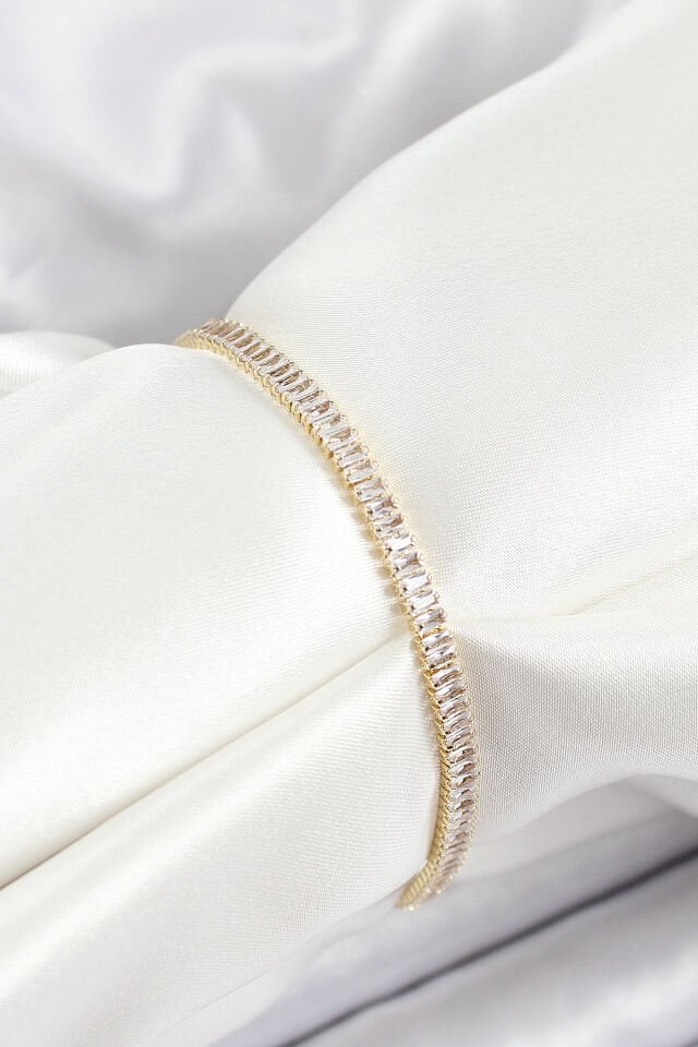 Pirinç Zirkon Taşlı İnce Su Yolu Model Gold Renk Kadın Bileklik