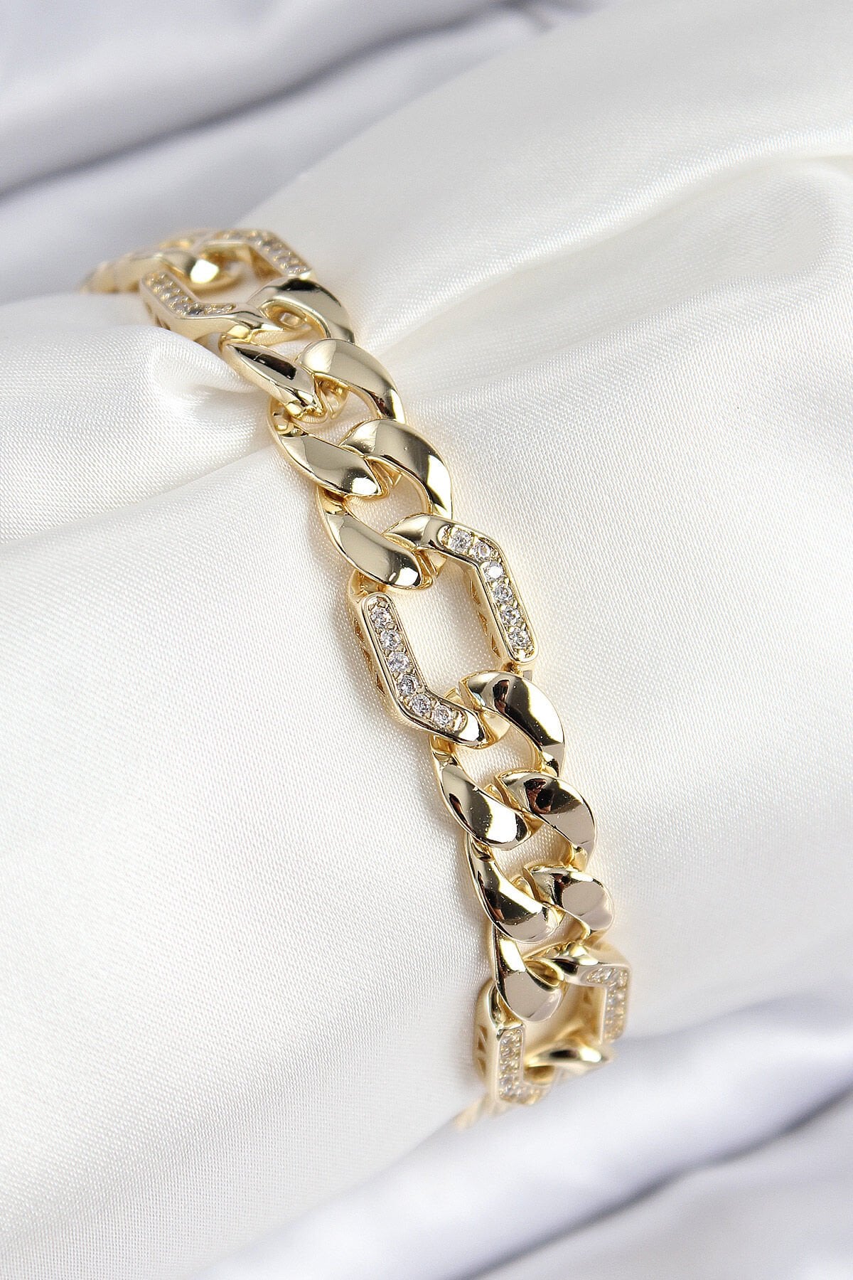 VIP Pirinç Zirkon Taşlı Parçalı Zincir Model Gold Renk Kadın Bileklik