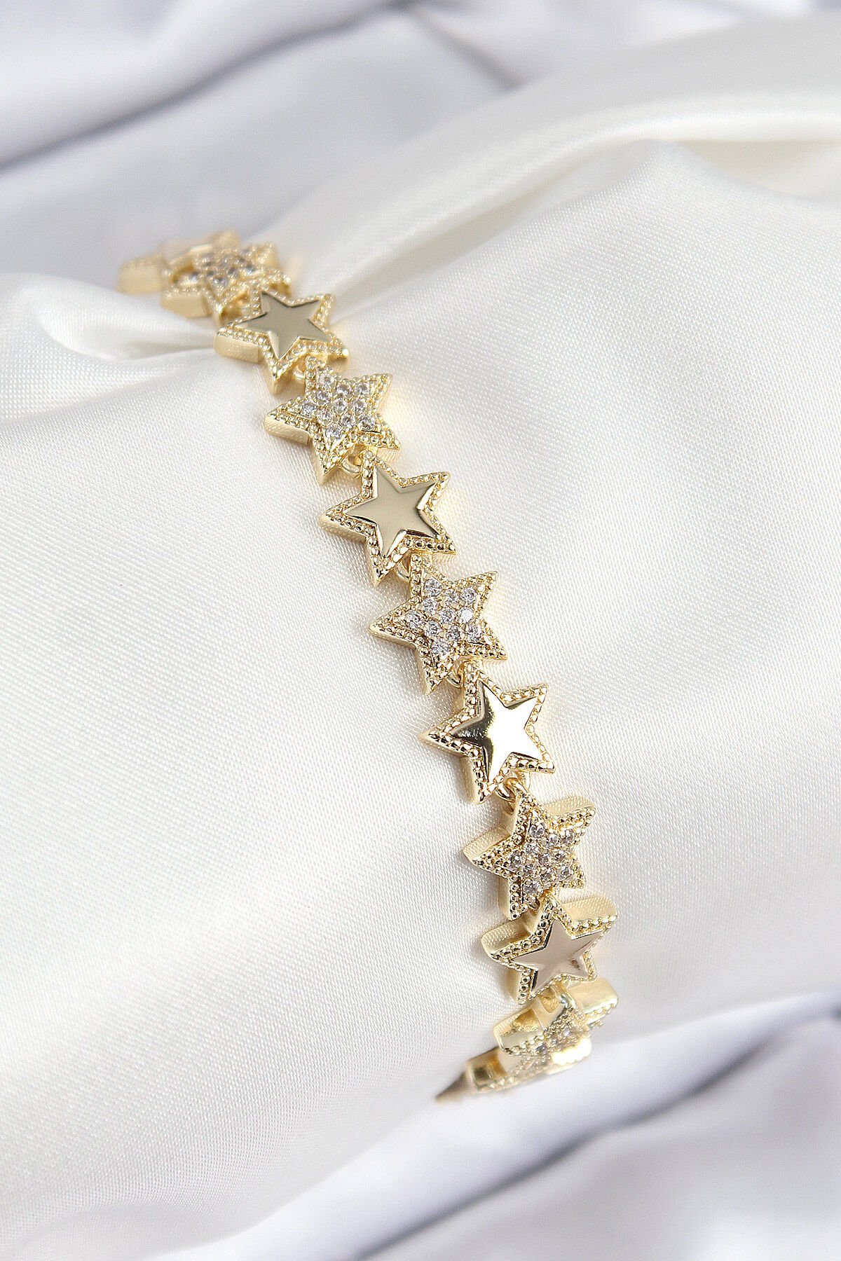 VIP Pirinç Zirkon Taşlı Yıldız Model Gold Renk Kadın Bileklik