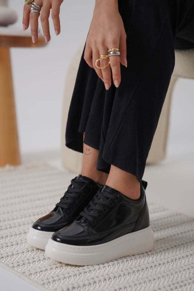 Kadın Gizli Topuk Siyah Spor Ayakkabı TR10MS01F