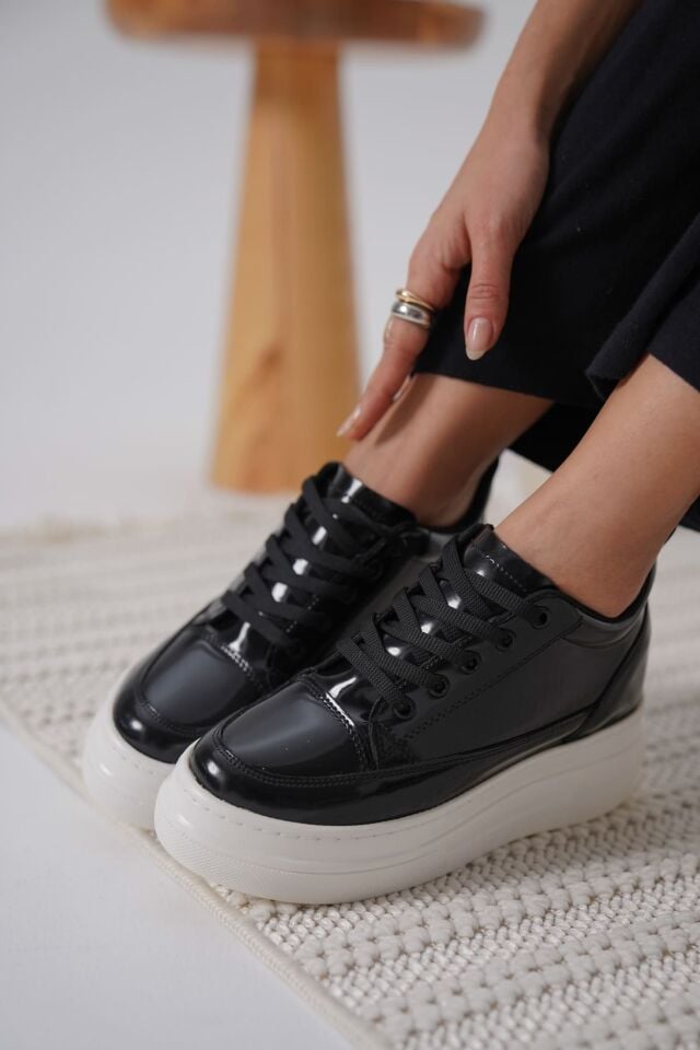 Kadın Gizli Topuk Siyah Spor Ayakkabı TR10MS01F