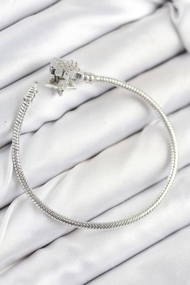 Pirinç Charm Zirkon Taşlı Yıldız Model Gümüş Renk Kadın Bileklik