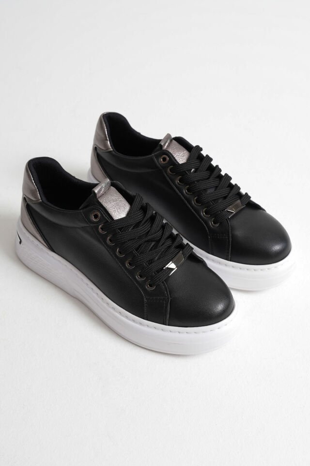 Platin Detaylı Siyah Kadın Spor Ayakkabı TR01MS03B